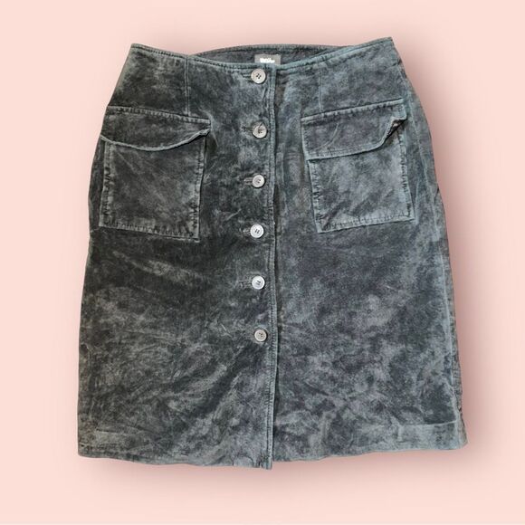 Mossimo Supply Co. Dresses & Skirts - Mossimo (2) 🥳 2/$15 OR 3/$20 🥳 Suede Button Up Skirt